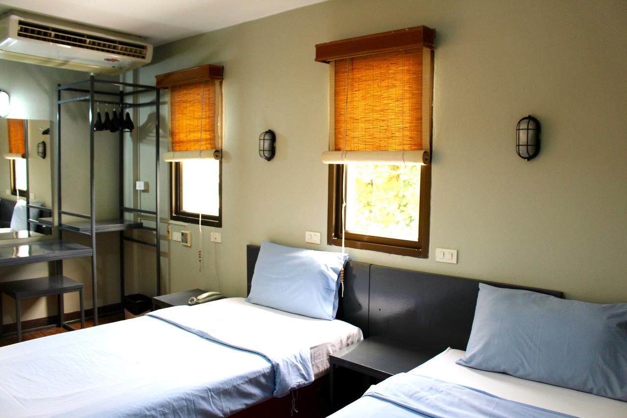 Mad Monkey Hostel バンコク都 エクステリア 写真