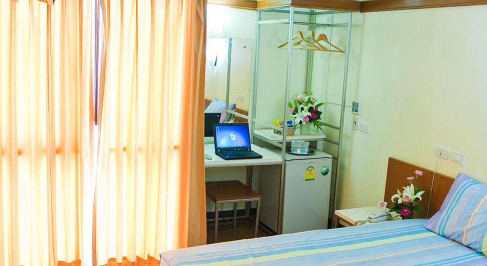 Mad Monkey Hostel バンコク都 エクステリア 写真