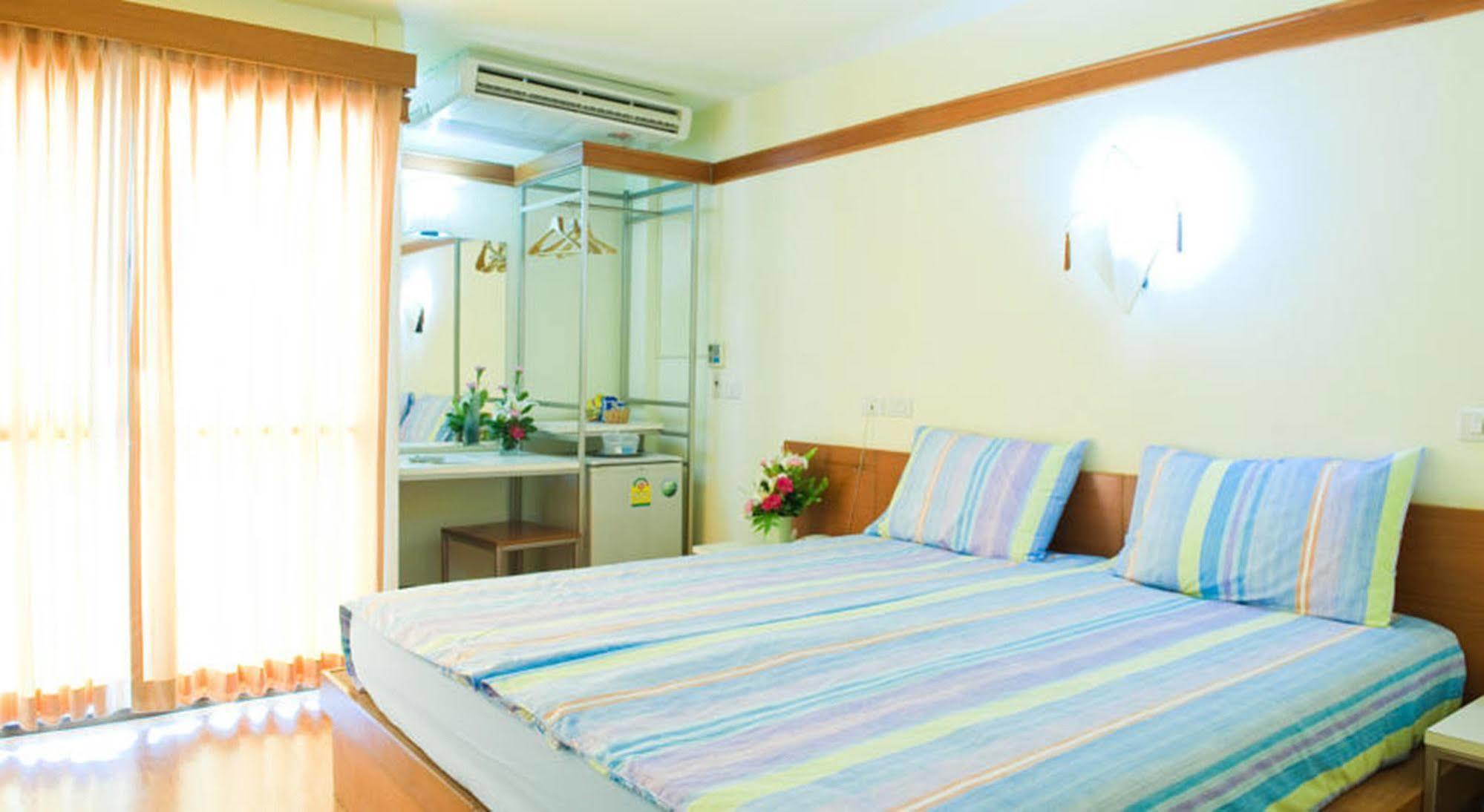 Mad Monkey Hostel バンコク都 エクステリア 写真