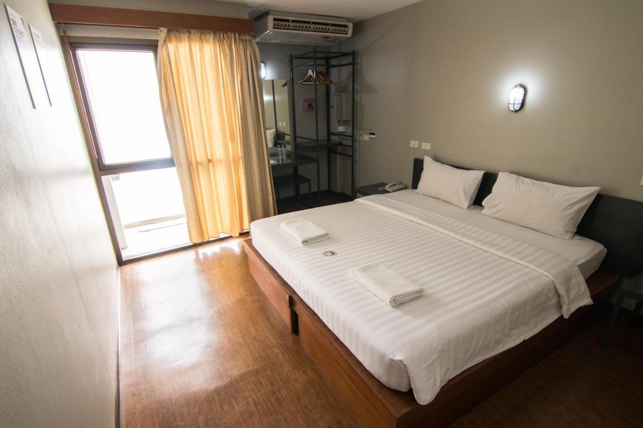 Mad Monkey Hostel バンコク都 エクステリア 写真
